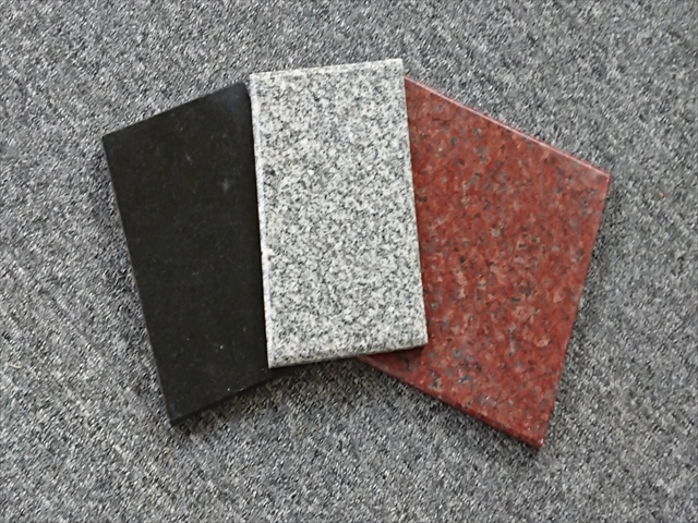 墓石のデザインを決める色選びの写真